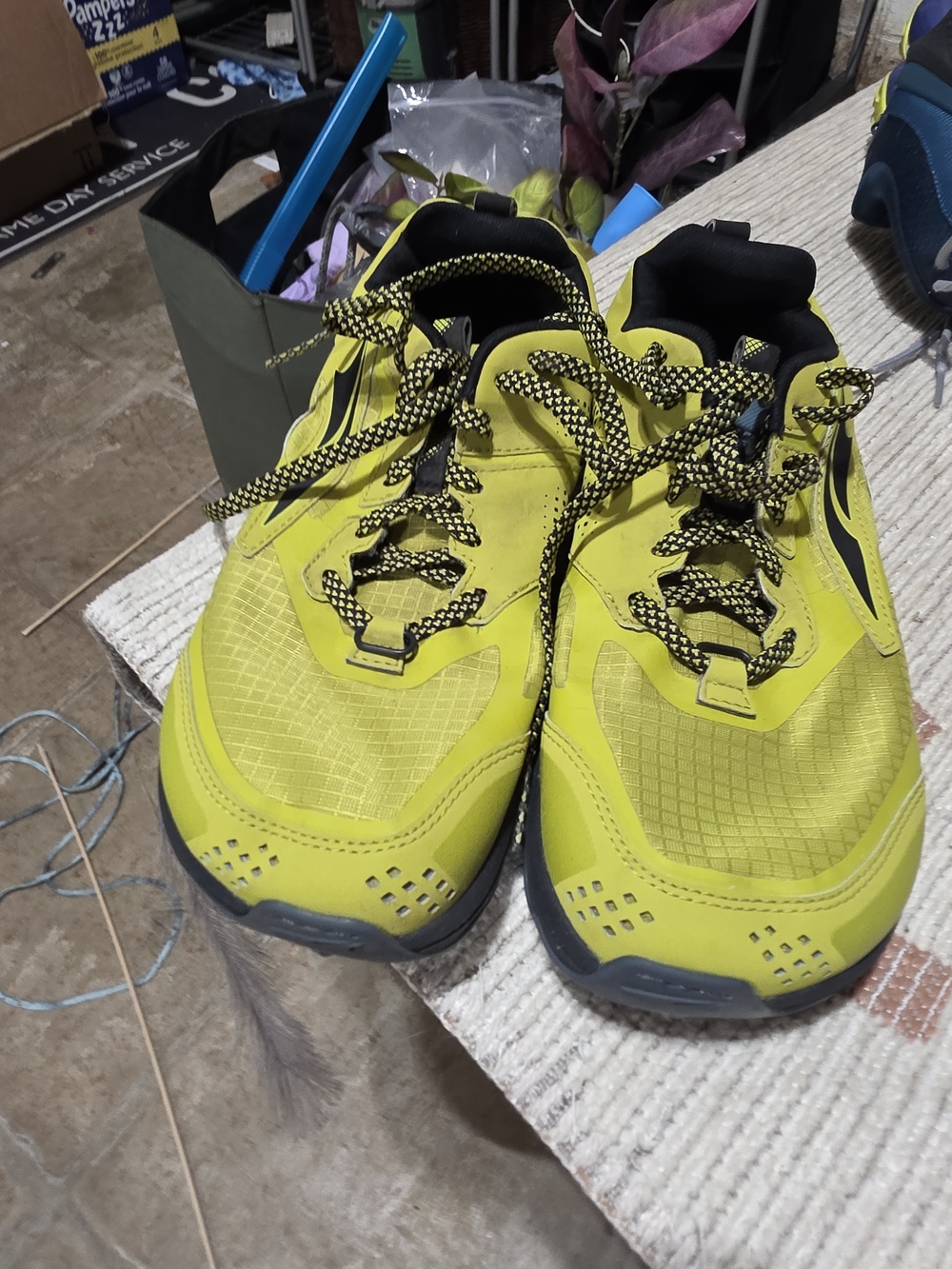 Men's Athletic Running Shoes in Bright Yellow